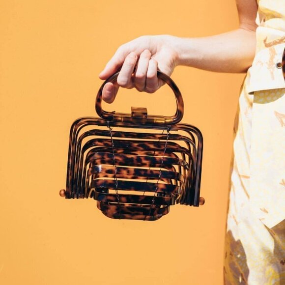 💕CULT GAIA💕 Lillith Bag ~ Tortoise Acrylic Mini Top Handle Bag Collapsible - Picture 9 of 16